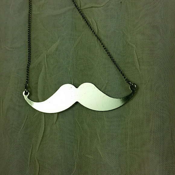 18 in silver tone necklace with mustache pendant - Picture 5 of 6